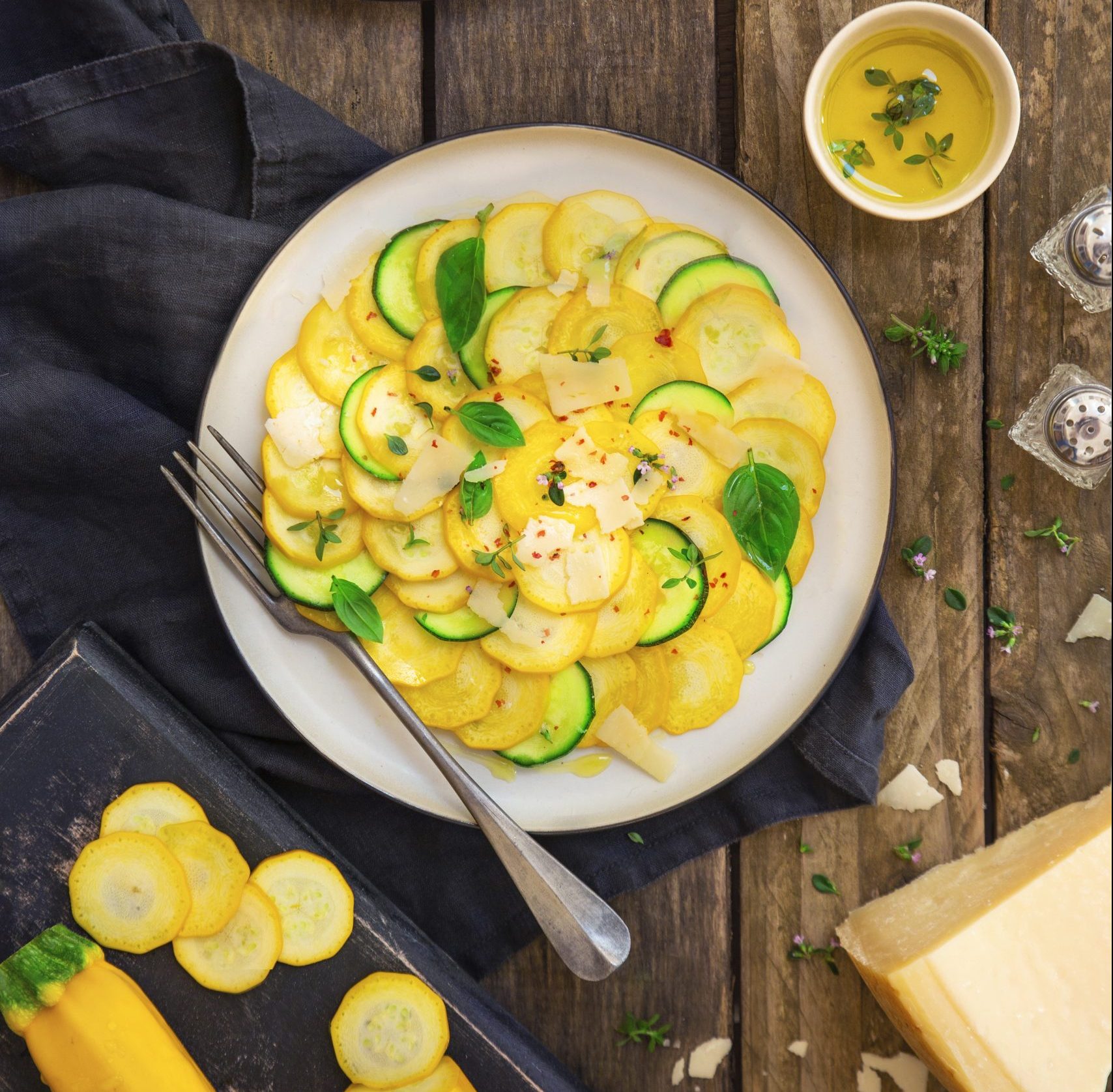 carpaccio de courgettes jaunes à l’huile de thym fresh.