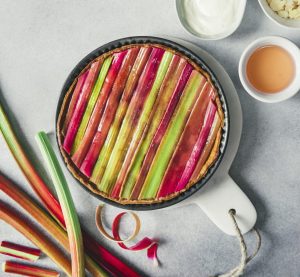 Recette tarte à la rhubarbe et aux amandes