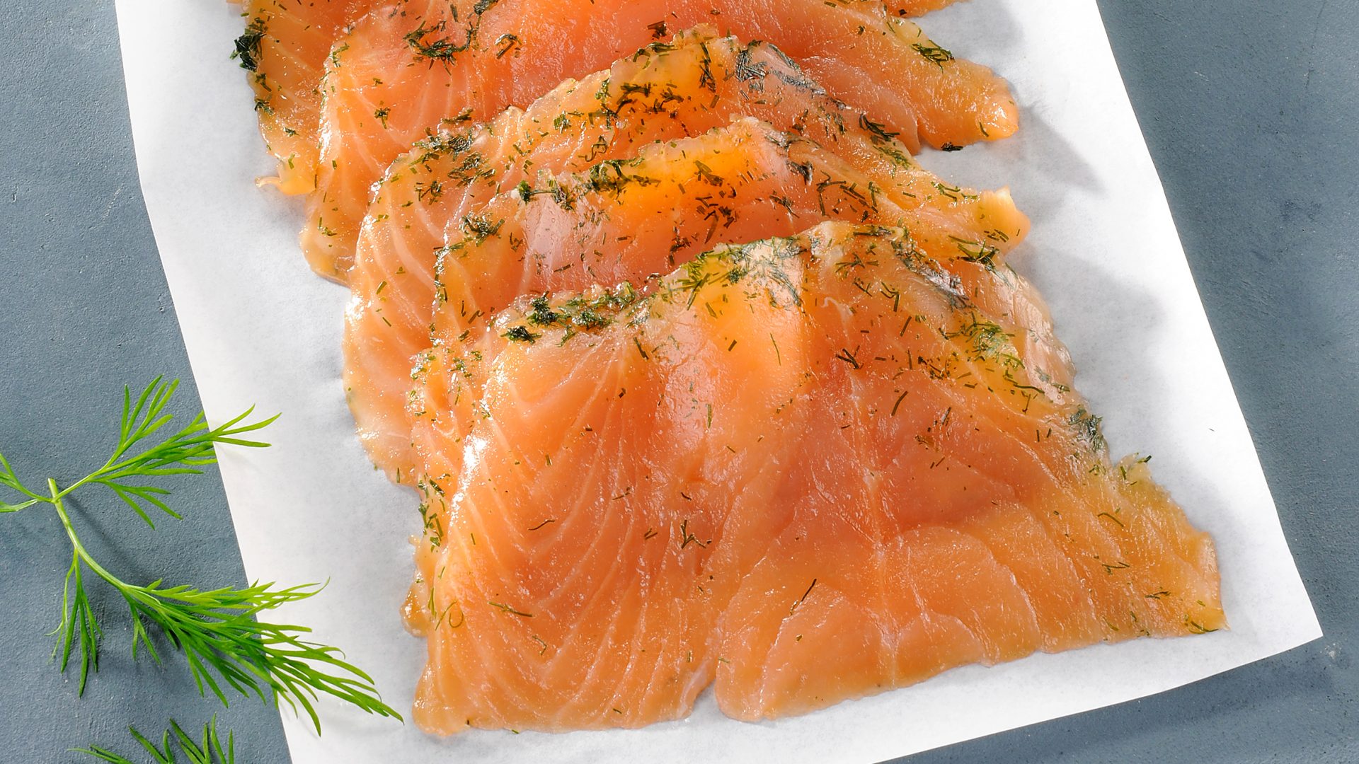 saumon gravlax fresh.