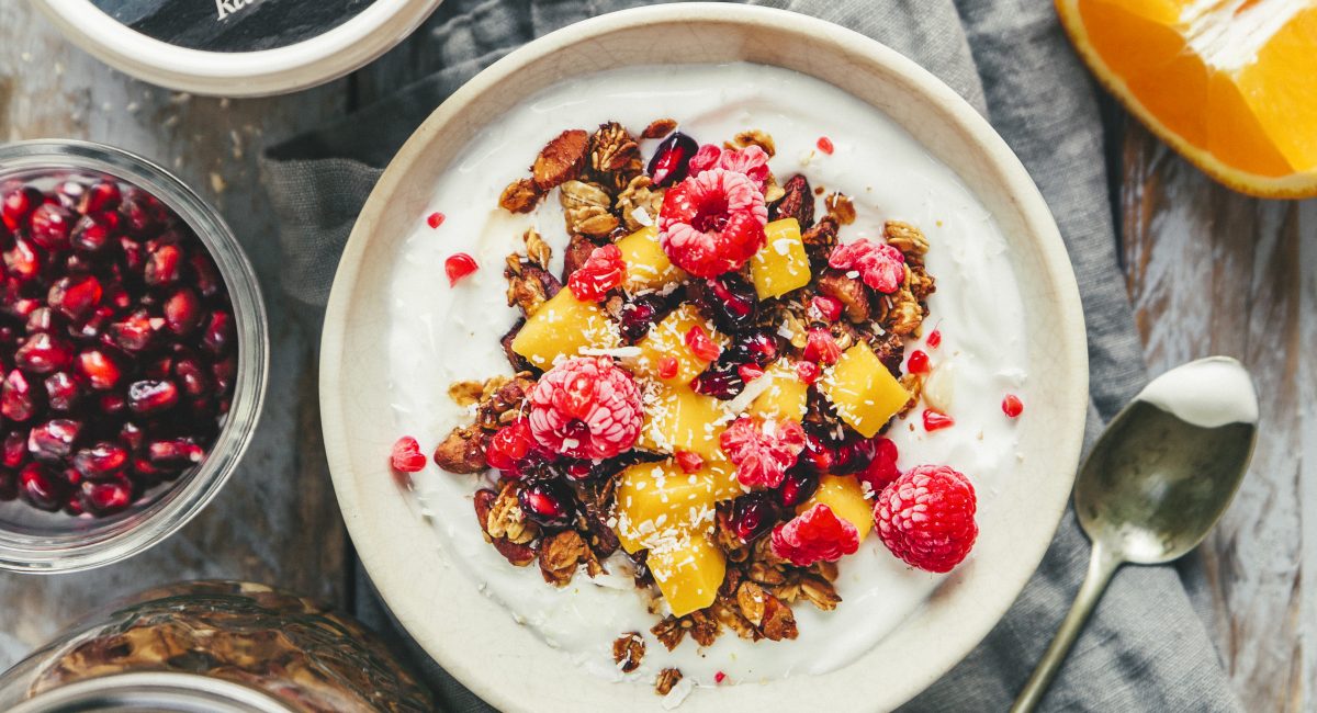 bowl skyr granola et fruits frais fresh.