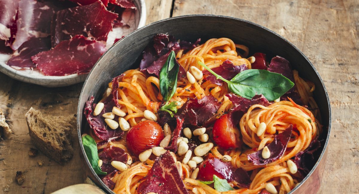 Tagliatelles a la creme de poivrons et a la cecina