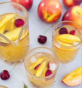 Thé glacé aux nectarines et aux cerises