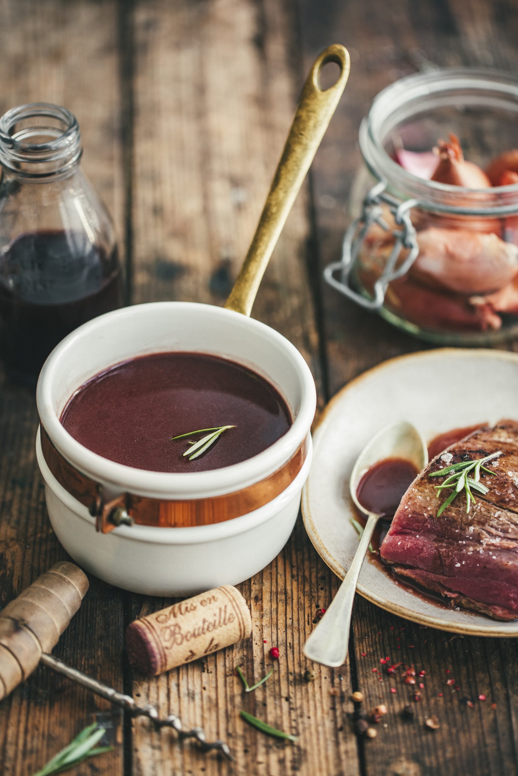 filet de bœuf, sauce au vin rouge et au romarin fresh.
